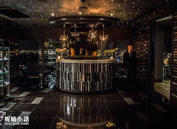 thailand/eastern-thailand/bar/vertigo-moon-bar-rooftop