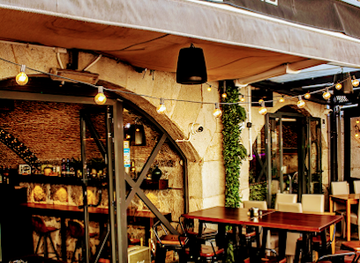 gibraltar/catalan-bay/bar/gin-and-wine-club