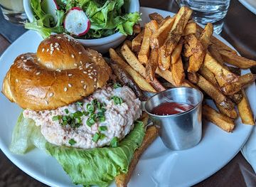 canada/halifax/spring-garden/bar/the-drawing-room