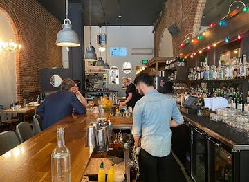 washington/seattle/downtown-seattle/bar/damn-the-weather