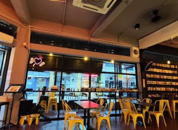 malaysia/george-town/armenian-street/bar/momokaka