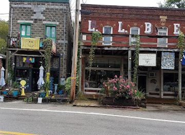 illinois/giant-city-state-park/bar/makanda-boardwalk