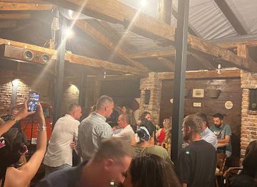 bosnia-and-herzegovina/zenica-doboj-canton/bar/caffe-bar-retro-pub