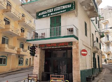 malta/marsalforn-bay/bar/traffic-lights-bar