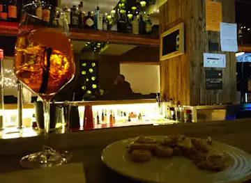Toccami Wine-Bar Cocktail-Lounge