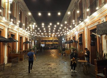 guatemala/guatemala-city/bar/las-cien-puertas