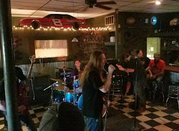 ohio/hocking-hills/bar/icehouse-tavern