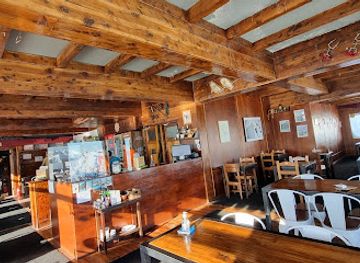 argentina/cerro-tronador/bar/refugio-lynch