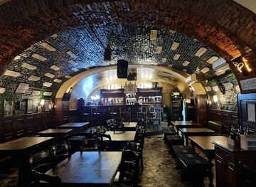 romania/brasov/schei/bar/deane-s-irish-pub-grill