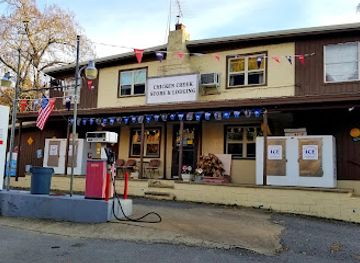 oklahoma/cherokee-landing-state-park/bar/chicken-creek-store-lodging