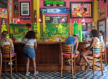 puerto-rico/port-of-san-juan/bar/la-sombrilla-rosa