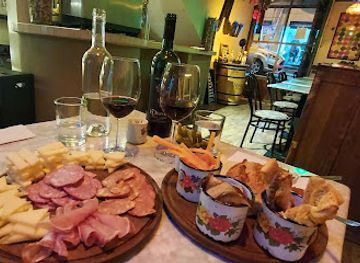 bolivia/andean-valleys/bar/hay-pan