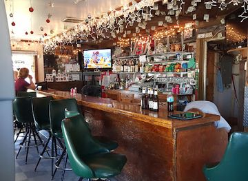 iowa/maquoketa-caves-state-park/bar/graceland-tavern