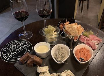 france/loire-valley/bar/the-winchester