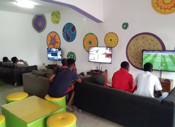 comoros/washili/bar/quarter-game