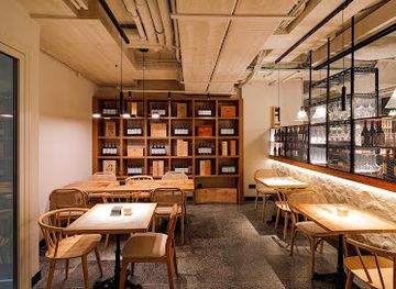 spain/san-sebastian/antiguo/bar/el-almacen-wine-bar