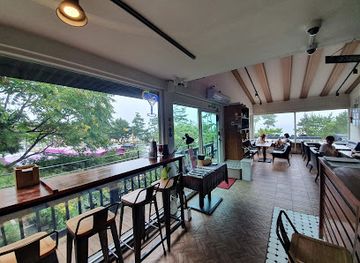 south-korea/gangneung-coastal-areas/bar/gyeongpop