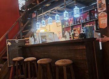 ecuador/azuay-region/bar/zaragoza