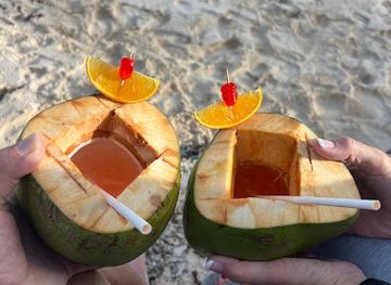 barbados/crane-beach/bar/ray-ray-s-original-coconut-cocktails