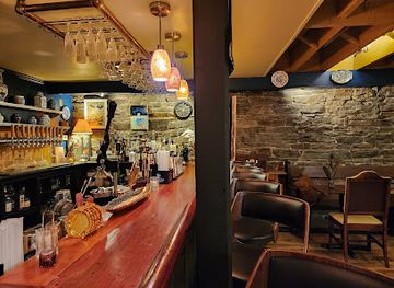 massachusetts/mohawk-trail-state-forest/bar/le-peacock