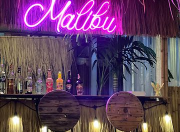 thailand/ayutthaya/wat-mahathat/bar/malibu-ayutthaya