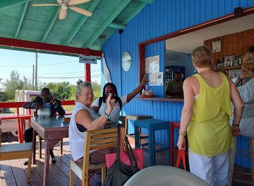 the-bahamas/san-salvador-island/bar/wendy-s-snack-bar-and-liquor