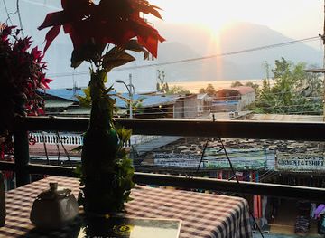 nepal/pokhara/phewa-lake/bar/old-lailas-bar