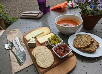 ireland/county-waterford/bar/the-village-bar-cafe