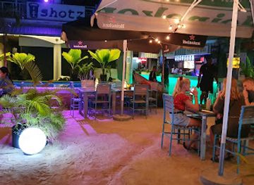 mauritius/flic-en-flac/bar/shotz