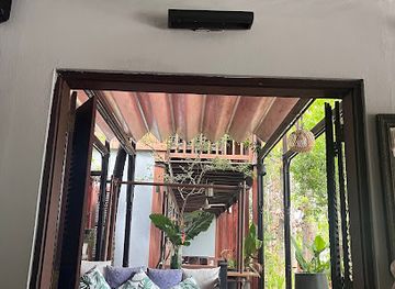 laos/plain-of-jars/bar/red-rose-wine-bar