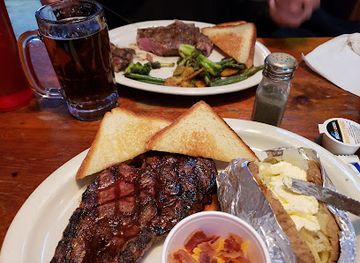 arkansas/petit-jean-state-park/bar/cedar-lounge