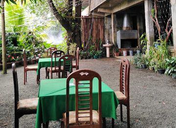 sri-lanka/adam-s-peak/bar/nanpy-karaoke-pub