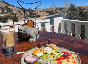 bolivia/copacabana/bar/el-condor-the-eagle-cafe