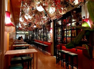 greece/athens/syntagma/bar/drunk-sinatra