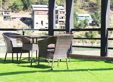 pakistan/ratti-gali-lake/bar/first-food-restaurant-world-best-resort