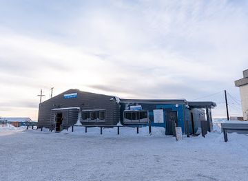 canada/iqaluit/bar/beer-and-wine-store