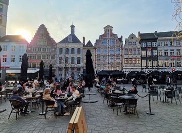 belgium/ghent/graslei-and-korenlei/bar/de-maecht-van-ghent