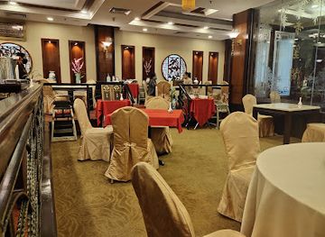 brunei/brunei-muara-district/bar/emperor-s-court-restaurant