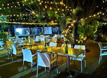 zimbabwe/bvumba-botanical-gardens/bar/queen-of-hearts