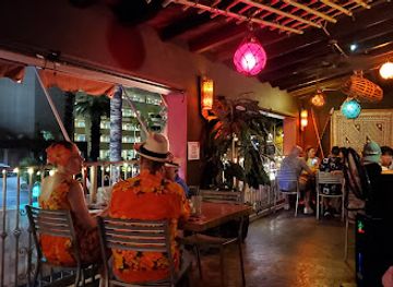 california/palm-springs/twin-palms/bar/the-tonga-hut-restaurant-and-tiki-bar