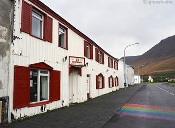 iceland/westfjords/bar/vagninn