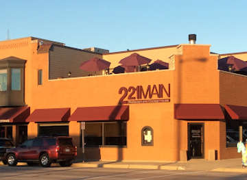 michigan/st-joseph/bar/221-main-restaurant-cocktail-house