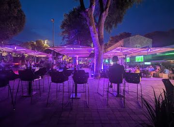 croatia/split/bacvice/bar/tennis-bar