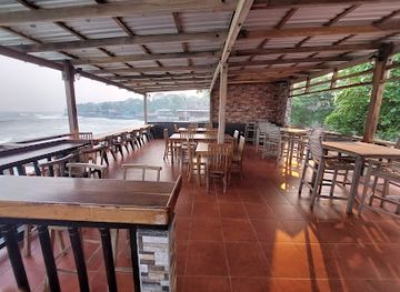 el-salvador/la-libertad/bar/tsunami-seafood-grill-bar