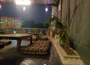 india/varanasi/assi-ghat/bar/kashi-ganges-rooftop