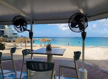 sint-maarten/simpson-bay-lagoon/bar/pelican-beach-grill-beach-bar-restaurant