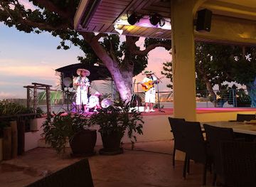 guam/fai-fai-beach/bar/tree-bar