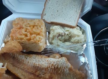 west-virginia/bluefield/bar/frank-clara-s-fresh-fish-market-soul-food