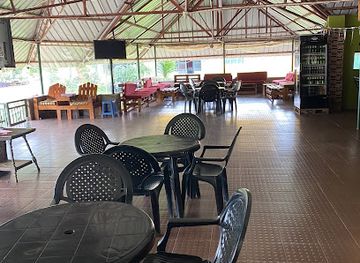 malawi/chiradzulu-highlands/bar/evergreen-square