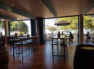 australia/fraser-coast/bar/beach-house-hotel